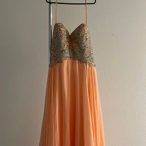 NEW sleeveless prom dress